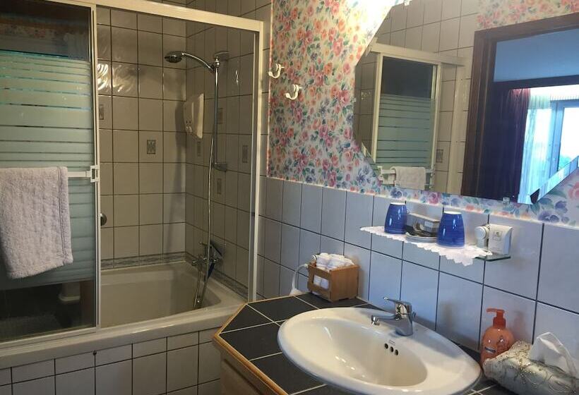 مبيت وإفطار Chalet Rosemarie