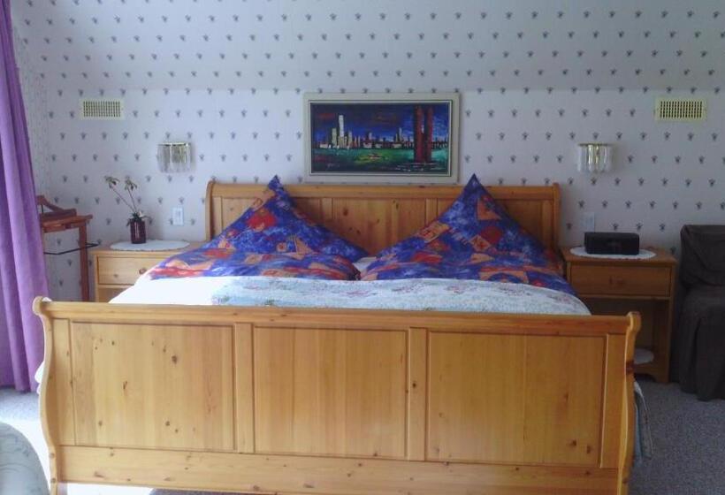 مبيت وإفطار Chalet Rosemarie