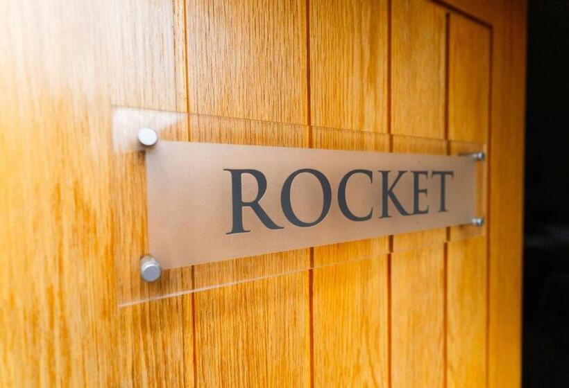 צימר Chippenham Park Garden Rooms