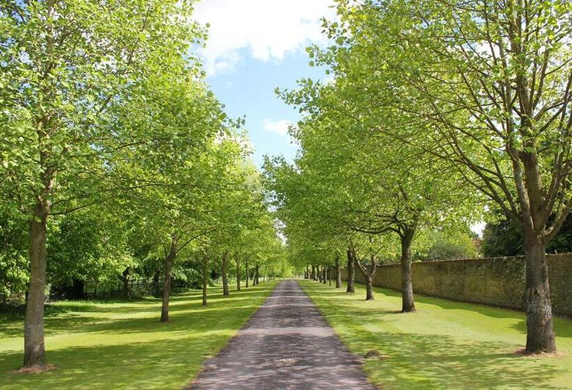 צימר Chippenham Park Garden Rooms