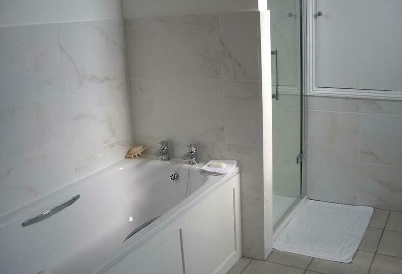 민박 The Coach House