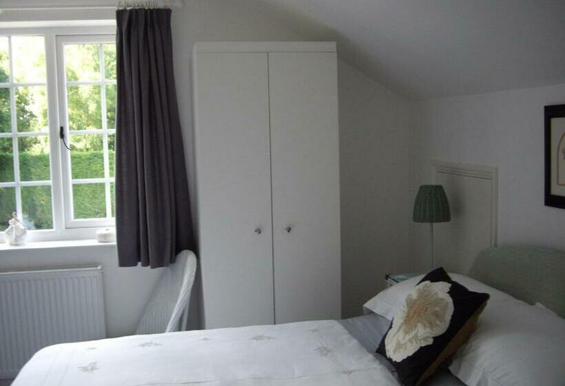 민박 The Coach House