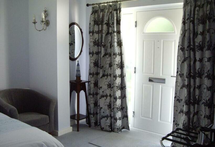 민박 The Coach House