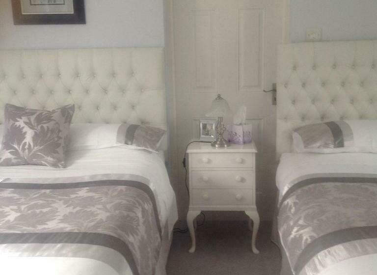 민박 The Coach House