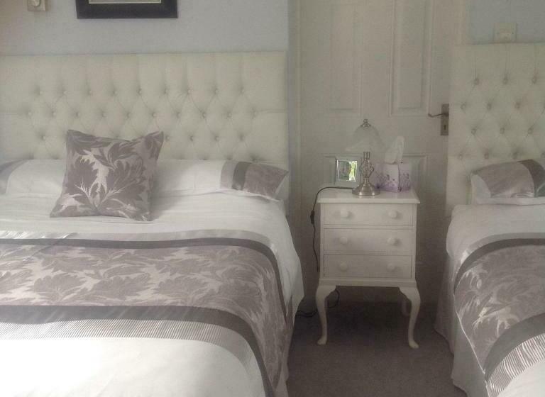 민박 The Coach House