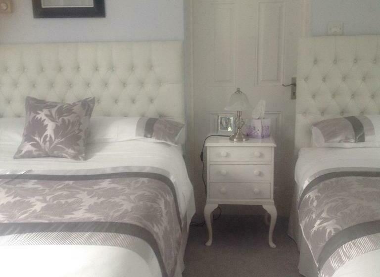 민박 The Coach House