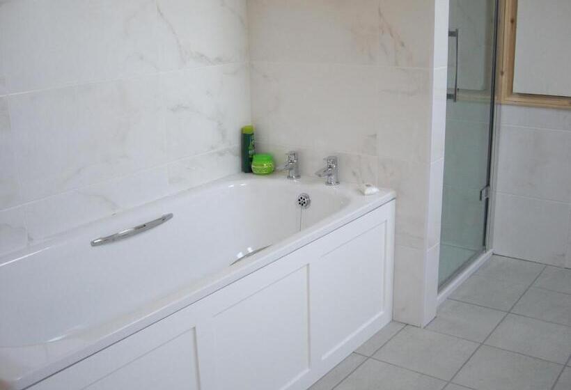 민박 The Coach House