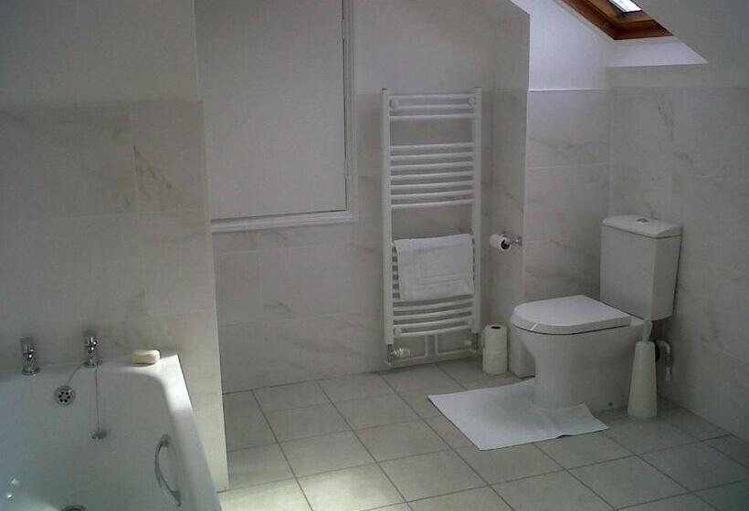 민박 The Coach House