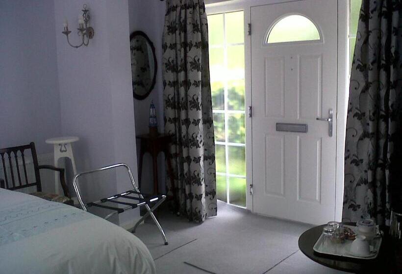 민박 The Coach House