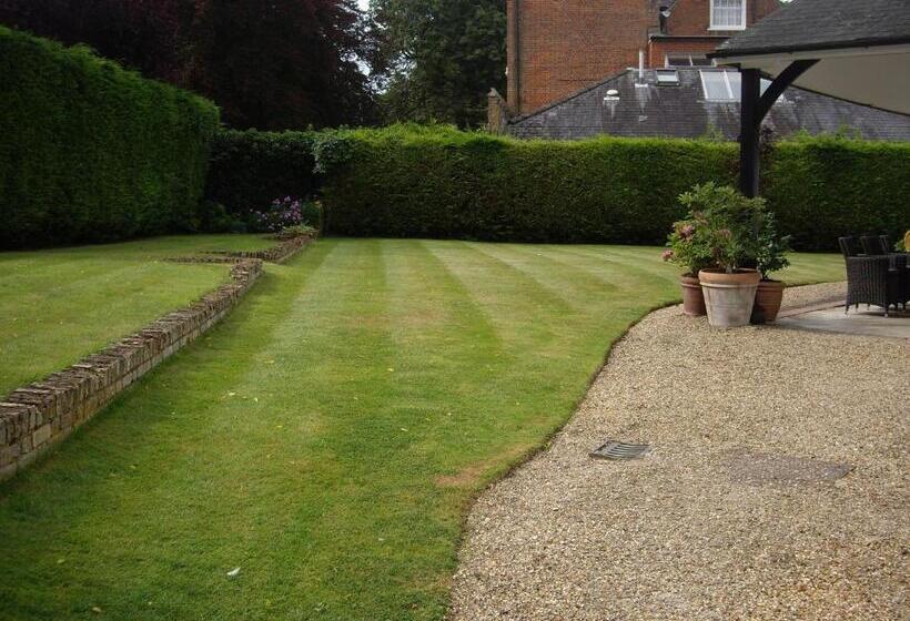 민박 The Coach House