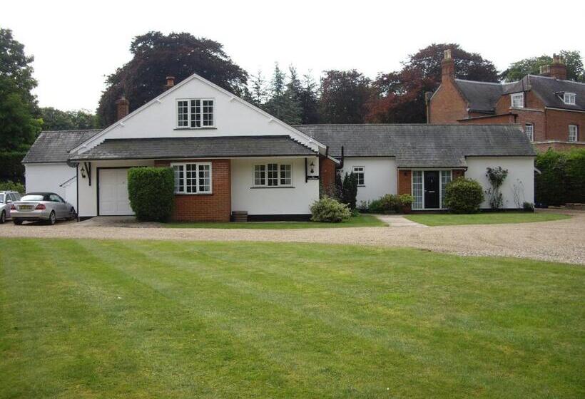 민박 The Coach House