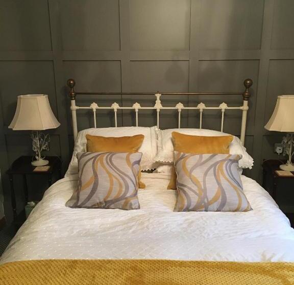 مبيت وإفطار The Elms