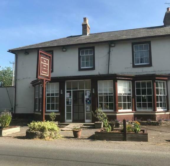 住宿加早餐  The Penruddocke Arms