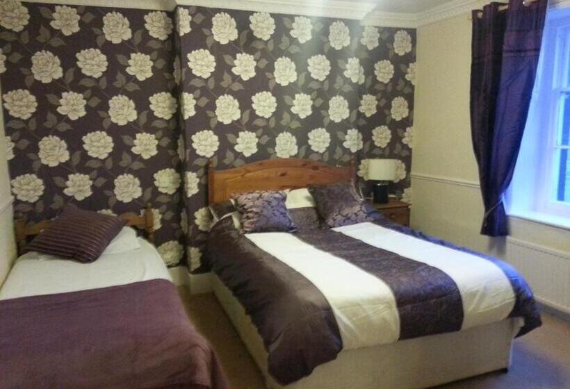 住宿加早餐  The Penruddocke Arms