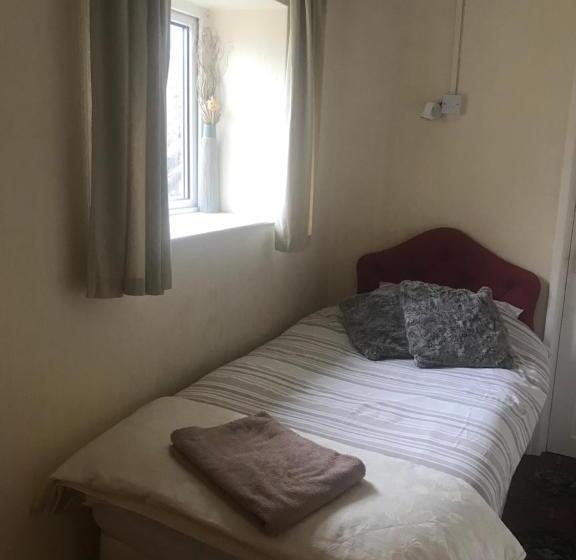 住宿加早餐  The Penruddocke Arms