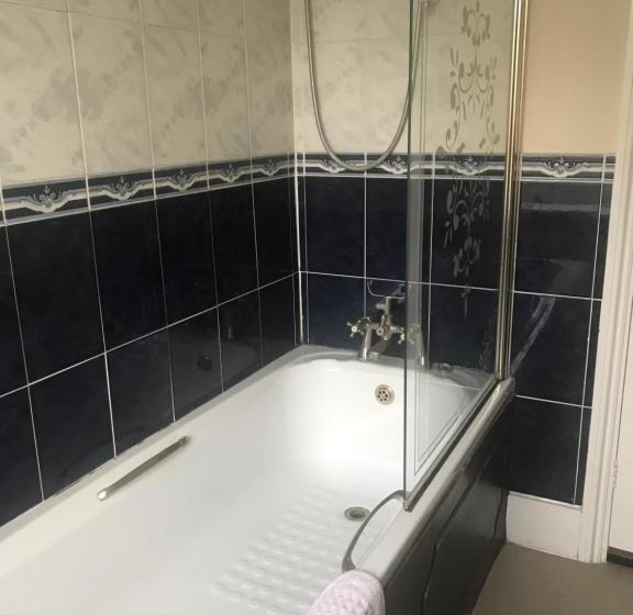 住宿加早餐  The Penruddocke Arms