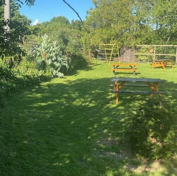 住宿加早餐  The Penruddocke Arms