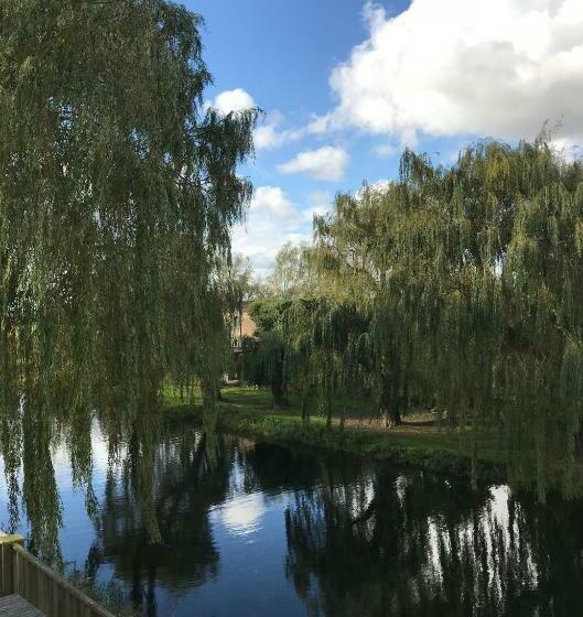 Bed and Breakfast The Three Pickerels