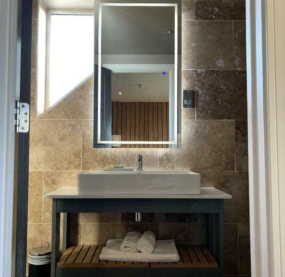 Bed and Breakfast The Three Pickerels