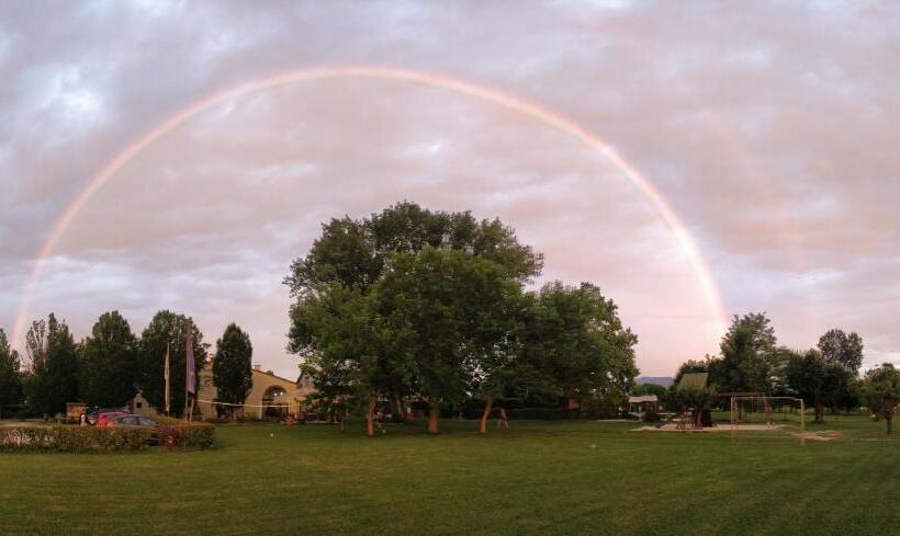 Отель Agriturismo L Albara Wines, Pool & Spa