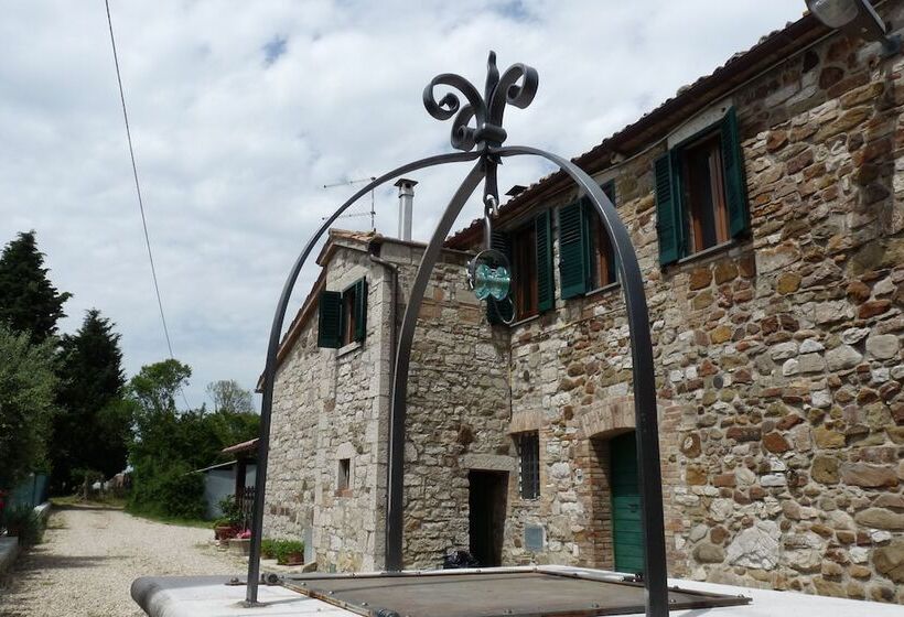 فندق Agriturismo Podere Acqualoreto