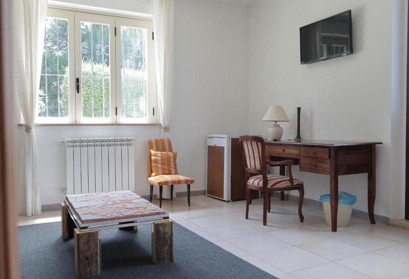 فندق Agriturismo Podere Acqualoreto