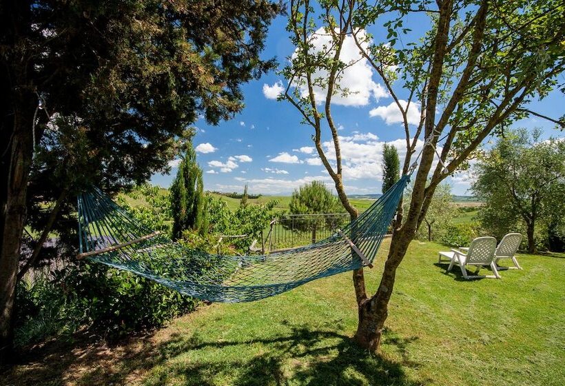 Отель Agriturismo Podere Camollia