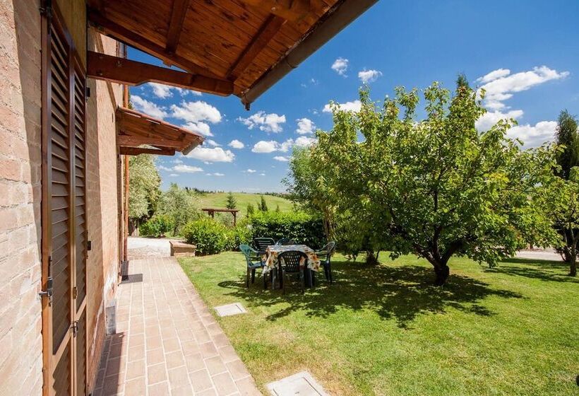 Отель Agriturismo Podere Camollia