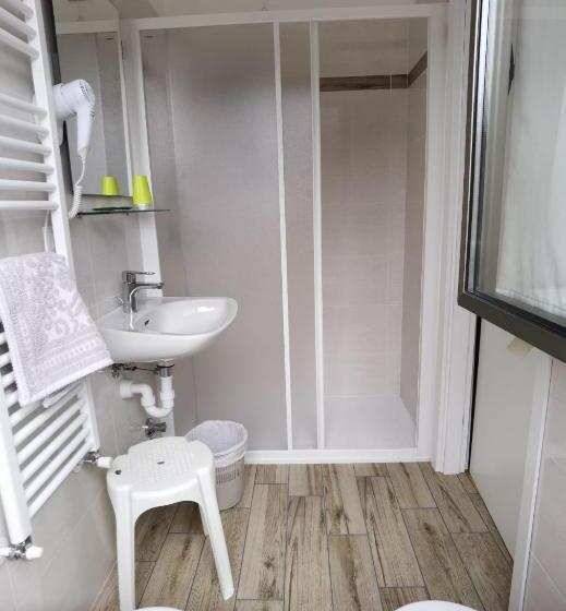 בית מלון כפרי Albergo Miralaghi