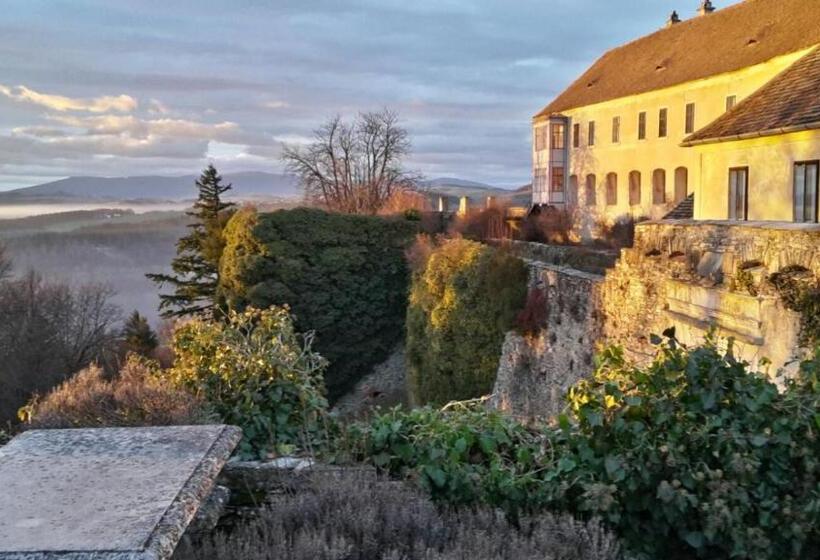 Отель Burg Bernstein