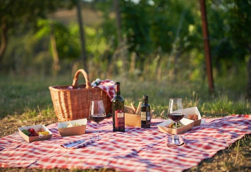 בית מלון כפרי Castello Banfi   Il Borgo   Relais Et Chateaux