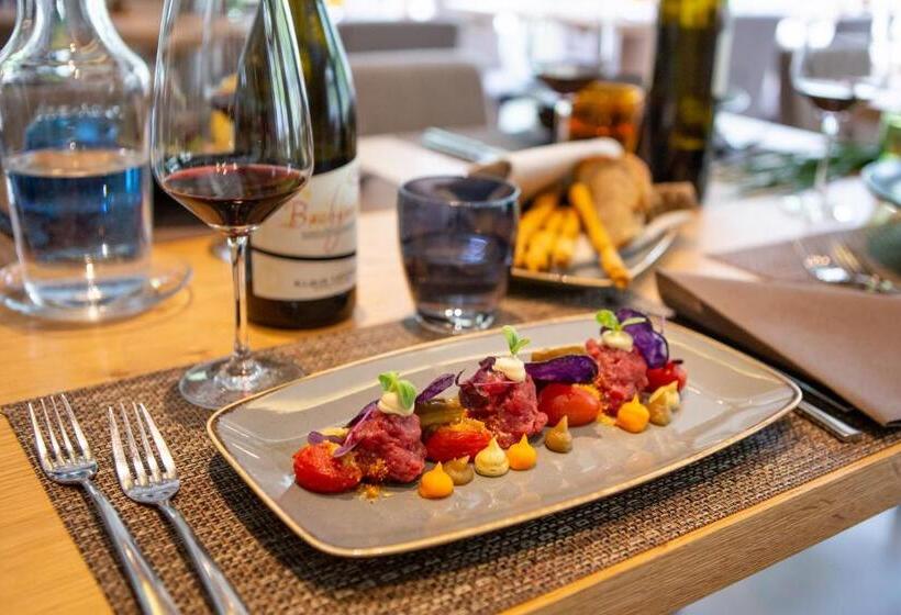 בית מלון כפרי Chalet Tovel   Mountain Lake