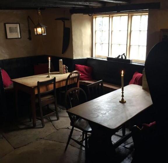 호텔 Compasses Inn