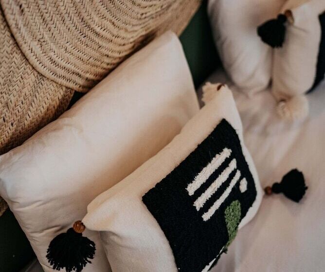 هتل Domaine De Tameslohte