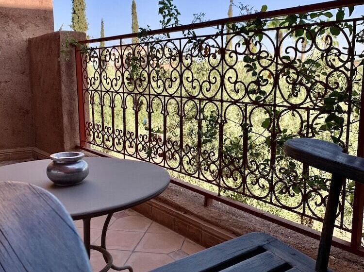 هتل Domaine De Tameslohte