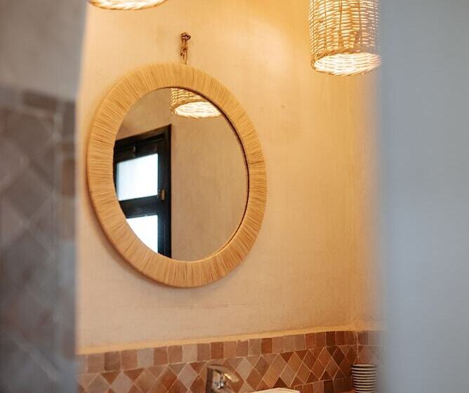 هتل Domaine De Tameslohte