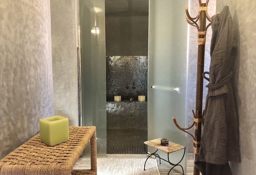 هتل Domaine De Tameslohte