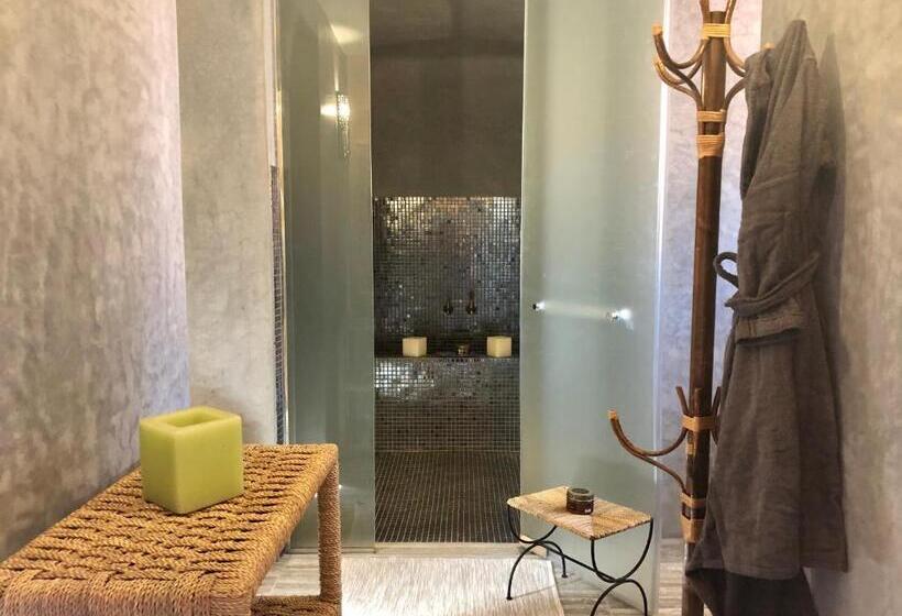 هتل Domaine De Tameslohte