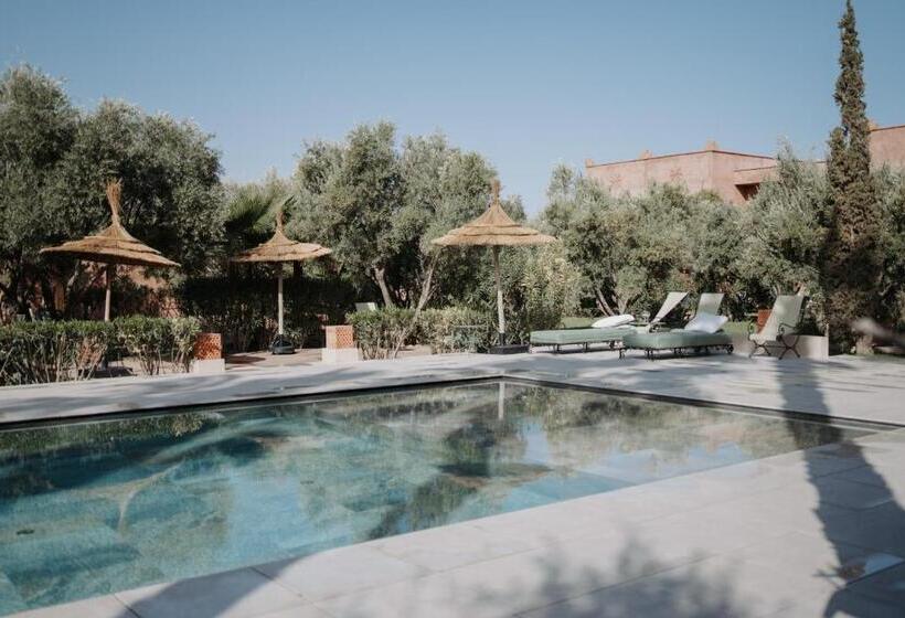 هتل Domaine De Tameslohte