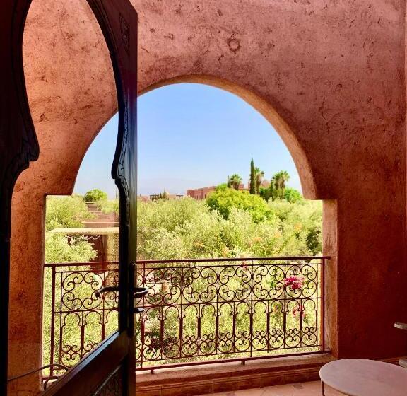 هتل Domaine De Tameslohte