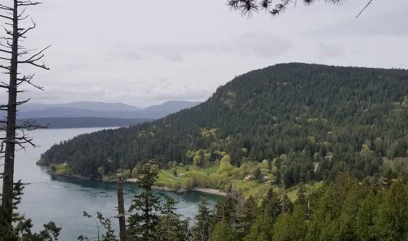 فندق Galiano Oceanfront Inn & Spa