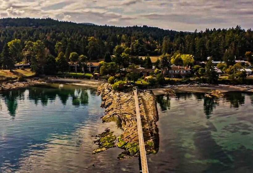 فندق Galiano Oceanfront Inn & Spa
