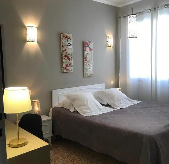 호텔 Hôtel Restaurant Les Chasseurs