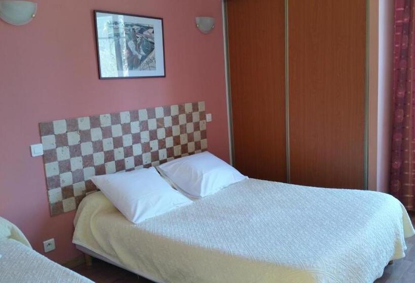 호텔 Hôtel Restaurant Les Chasseurs