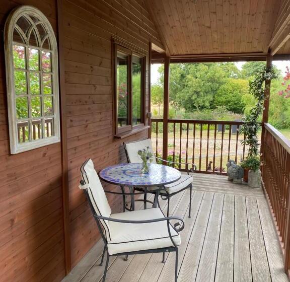 فندق Lakeside Town Farm