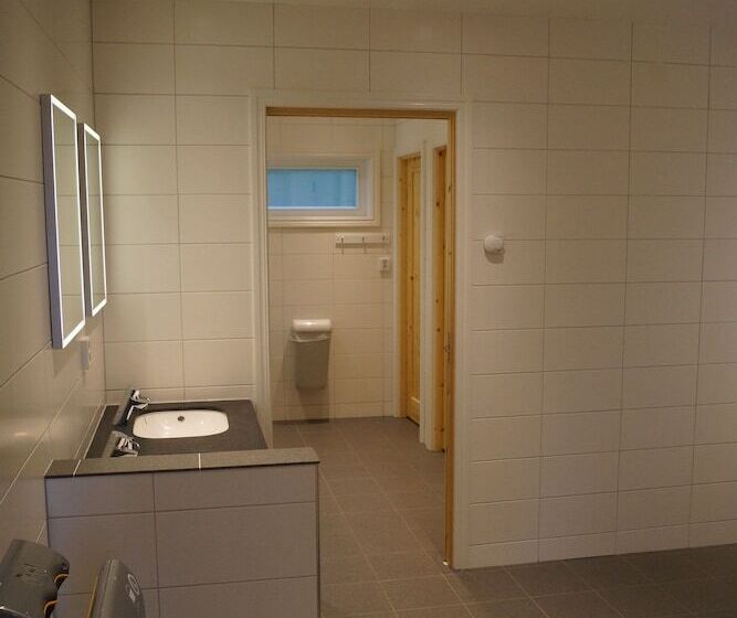 בית מלון כפרי Långsjön Stugor & Camping