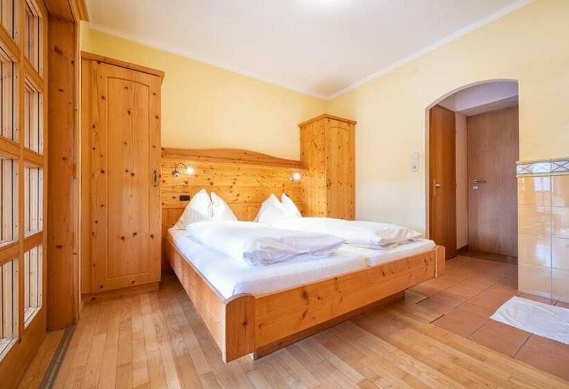 فندق Mayer   Wirtshaus Und Dorf