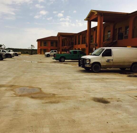 בית מלון כפרי Texan Inn And Suites Tilden