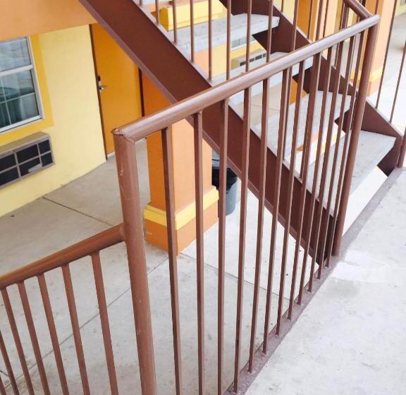 בית מלון כפרי Texan Inn And Suites Tilden