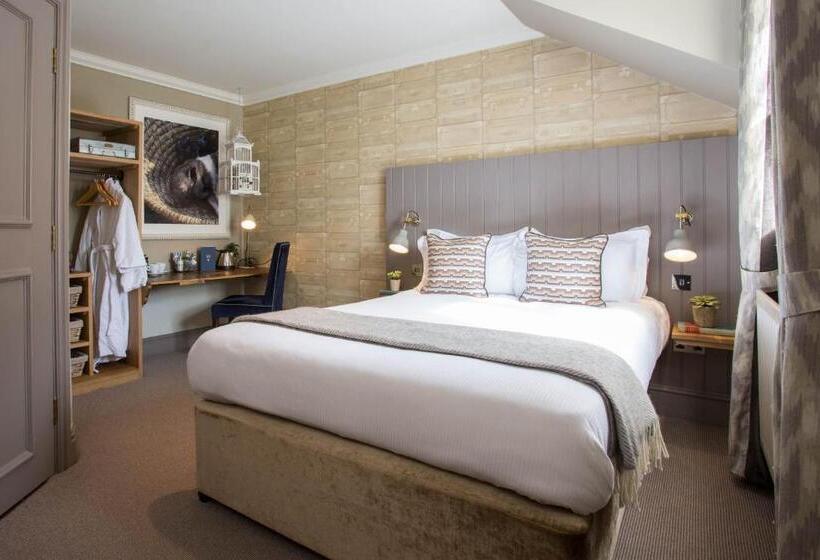 בית מלון כפרי The Curious Pig In The Parlour